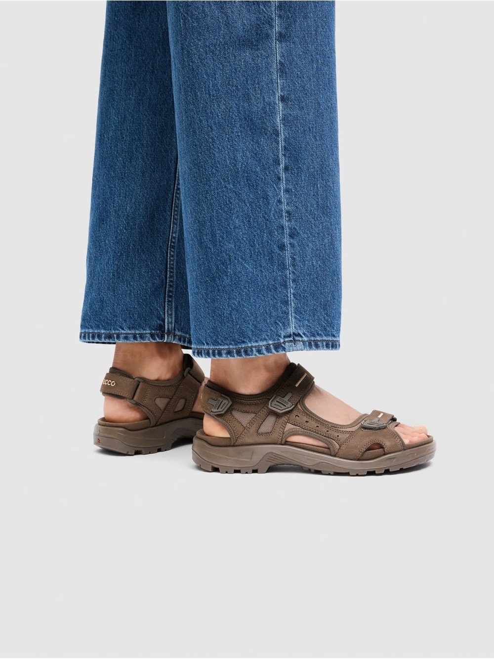ECCO Offroad
Men's Oiled-Nubuck Yucatan Walking Sandal